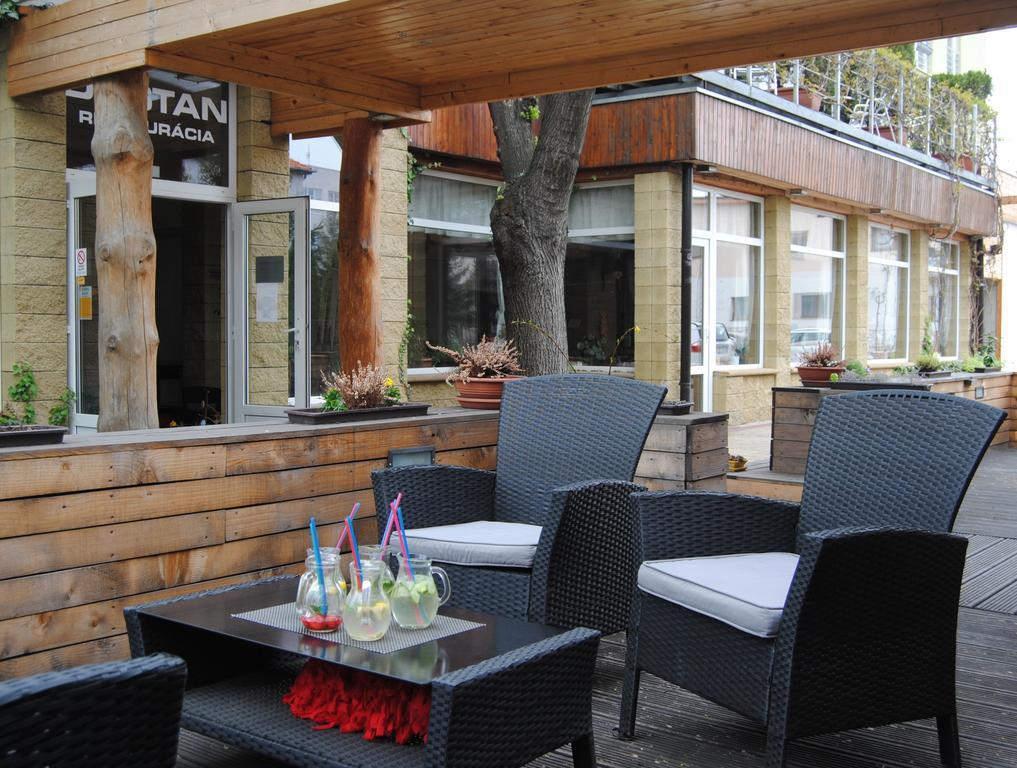 Hotel Dastan Levice Exterior photo